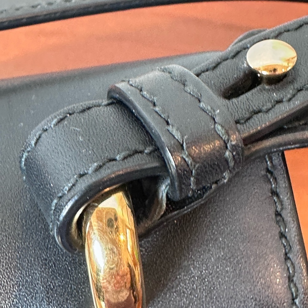Authentic Gucci Silvia Shoulder Black Bag - Picture 5 of 13